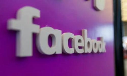   比特币现金钱包：安全、便捷及其背后的创新技术 / 

 guanjianci 比特币, 现金, 钱包, 安全 /guanjianci 

引言：为什么要关注比特币现金钱包？

在数字货币快速发展的时代，比特币已经不再是一个新鲜的词汇。而它的衍生品之一——比特币现金（Bitcoin Cash）也逐渐进入了大众的视野。为什么越来越多的人开始关注比特币现金钱包呢？究其原因，主要在于其独特的卖点和创新的技术背景，这让许多数字货币用户发现了新的投资机遇，并享受到更加便捷的交易体验。

什么是比特币现金（Bitcoin Cash）？

比特币现金是比特币的一种分叉币，于2017年8月1日诞生。比特币的原始设计意图是作为数字货币进行日常交易，但随着用户数量的增加，其交易速度和手续费却逐渐成为瓶颈。为了解决这个问题，比特币现金引入了更大的区块容量，从而提高了交易处理的速度和效率。具体而言，它的区块大小从比特币的1MB扩大至8MB，甚至更高。这意味着，用户在使用比特币现金进行交易时，可以享受到几乎即时的转账体验，手续费也大幅降低。

比特币现金钱包的种类

在深入了解比特币现金钱包之前，我们需要了解它的种类。比特币现金钱包大致可以分为以下几类：

ul
    listrong硬件钱包：/strong硬件钱包是一种物理设备，能够安全地存储您的比特币现金私钥。这种钱包的安全性极高，适合大额持有者。/li
    listrong软件钱包：/strong软件钱包可以安装在手机或电脑上，便于用户进行日常交易。它们通常分为桌面钱包和移动钱包。/li
    listrong网页版钱包：/strong网页版钱包是通过浏览器访问的，最大优势是方便，但安全性相对较低。/li
    listrong纸钱包：/strong纸钱包是将私钥和公钥打印在纸上，离线存储，适合长期持有。/li
/ul

比特币现金钱包的优势

比特币现金钱包的设计初衷是为了提高用户的便利性，同时保证资金的安全性。接下来，我们将探讨其主要优势：

h41. 安全性高/h4

比特币现金钱包的安全性主要体现在其私钥的管理上。许多硬件钱包采用了离线存储的方式，即使连接互联网时也不会暴露私钥。这样，即便发生网络攻击，攻击者也无法轻易窃取用户的资金。此外，各种钱包都有备份和恢复的功能，确保用户可以在遗失设备的情况下重新找回资金。

h42. 费用低廉/h4

比特币现金钱包的另一个创新之处在于交易手续费大幅降低。在比特币网络中，由于区块容量的限制，手续费往往在高峰时段飙升，这使得小额交易变得不划算。而比特币现金通过扩大区块容量，有效地降低了每笔交易的费用。这对于日常小额交易用户来说，无疑是一个巨大优势。

h43. 交易速度快/h4

由于区块容量的提升，比特币现金的交易速度得到了显著改善。用户在进行充值、转账等操作时，基本可以实现即时到账，避免了传统比特币网络中可能出现的拥堵问题。这对于需要快速交易的用户来说，尤其重要。

h44. 便携性强/h4

现代用户对数字钱包的便携性有着更高的要求。比特币现金钱包不仅支持手机、平板电脑等移动设备，还可以通过云端服务随时访问。这种便利性使得用户能够随时监控自己的资产，进行交易，甚至在全球范围内跨境转账。

使用比特币现金钱包的注意事项

虽然比特币现金钱包提供了许多便利，但在使用时也需注意防范潜在风险：

h41. 选择正规钱包/h4

市面上钱包种类繁多，用户在选择时应尽量选择信誉良好的正规钱包服务商。查看用户评价，了解其安全性、稳定性以及技术支持等信息，以降低风险。

h42. 保管好私钥/h4

私钥是管理您比特币现金资产的重要凭证，妥善保管私钥非常关键。无论是选择硬件钱包、软件钱包或纸钱包，都需采取一定的保密措施，避免受损或被他人获取。

h43. 定期备份/h4

对于软件钱包，定期备份可以有效防止由于设备故障或丢失造成财务损失。大多数钱包都提供备份功能，用户应学会如何操作，并在安全的地方存放备份信息。

总结：比特币现金钱包的未来发展

比特币现金钱包的创新特性，无疑为用户提供了更好的使用体验。同时，随着技术的不断发展，未来的比特币现金钱包可能还会出现更多的创新功能。例如，支持跨链交易、集成更多金融服务等，这些都将提升用户的体验和便利性。

在未来的数字货币浪潮中，比特币现金钱包可能成为越来越多人的选择。不论您是数字货币的投资者，还是想要在日常生活中尝试新的支付方式，选择一个合适的比特币现金钱包，都会是一个明智的决定。

正如我们所看到的，数字货币的世界充满了机遇和挑战。在这个快速变革的时代，拥抱技术、了解并善用比特币现金钱包，才能在未来的发展中为自己赢得更多的可能性。不妨开始探索，体验这一新的金融工具，加入到数字货币的新时代！

常见问题解答

h41. 我该如何选择合适的比特币现金钱包？/h4

选择钱包时，您需要考虑安全性、便携性和您的个人使用习惯。对于长期持有者，硬件钱包通常是最佳选择；而对于日常交易，软件钱包或网页版钱包更为方便。

h42. 比特币现金钱包安全吗？/h4

相较于传统支付方式，比特币现金钱包在安全性上有很大的提升。但用户仍需妥善保管私钥，选择信誉良好的钱包服务提供商，才能进一步保障资金安全。

h43. 比特币现金的前景如何？/h4

尽管比特币现金的表现受到市场多种因素影响，但其基础技术的优势和用户体验的提升，为其未来的发展提供了良好的基础，值得关注。

在加密货币的多元化同时，比特币现金钱包无疑为用户提供了一种新的选择，赋予了传统金融方式全新的生命力。